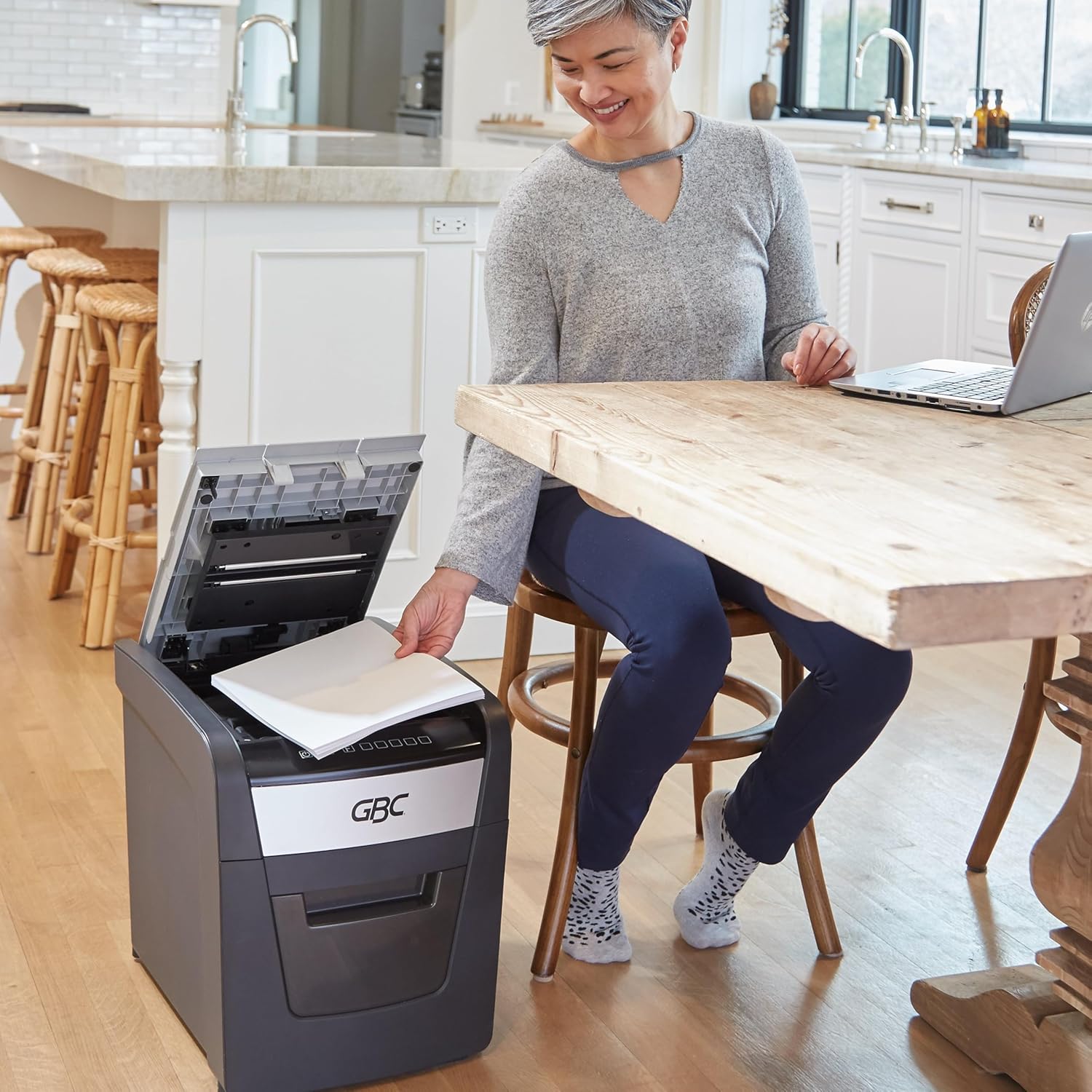GBC ShredMaster AUTO+ 50X Small Auto Paper Shredder India - Image 2